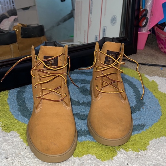 Timberland 6 Inch Waterproof Classic Boot - Picture 4 of 9